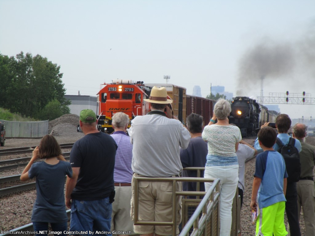 UP 4014 + BNSF 2793